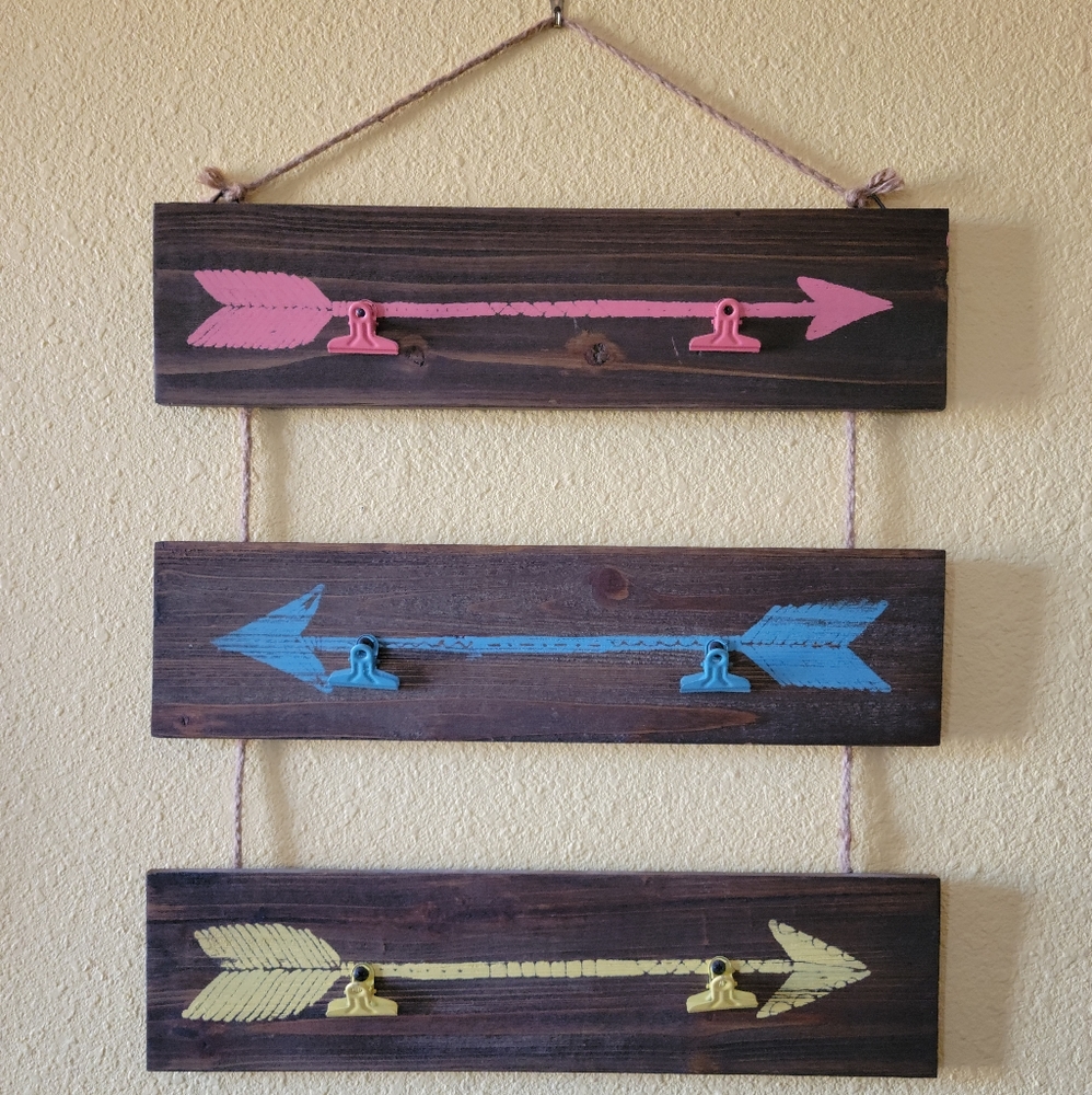 Decorative Arrow Wall Art w/ Clips for Photos